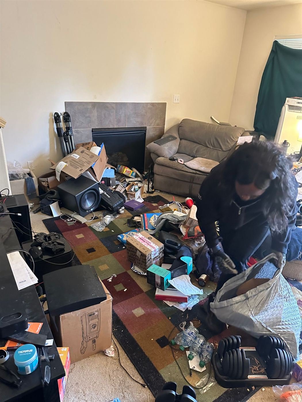 Smiles 4 Miles crew clearing a cluttered living room in Renton